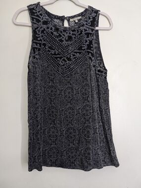 gimmicks by BKE Black & Gray Crochet-Yoke Tank